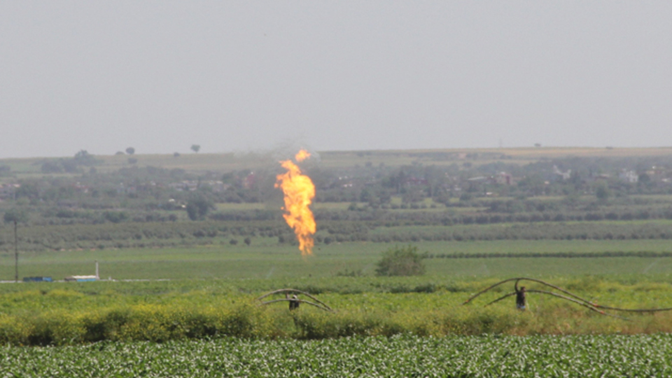 Tarladan doğalgaz çıktı