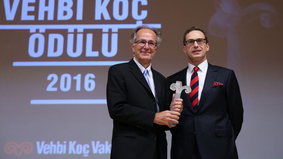 Beynin sırrını çözen adama Koç ödülü