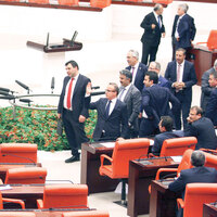 Meclis'te 02.30 krizi