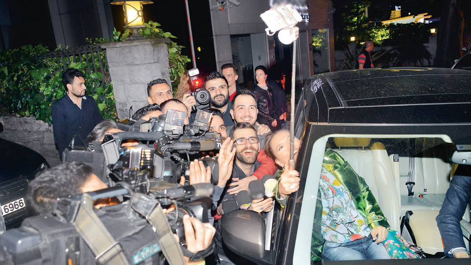 Akalın'dan cip selfie'si