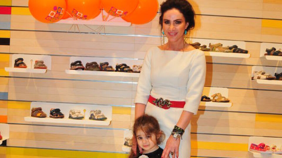 Mağaza açılışında ünlüler geçidi