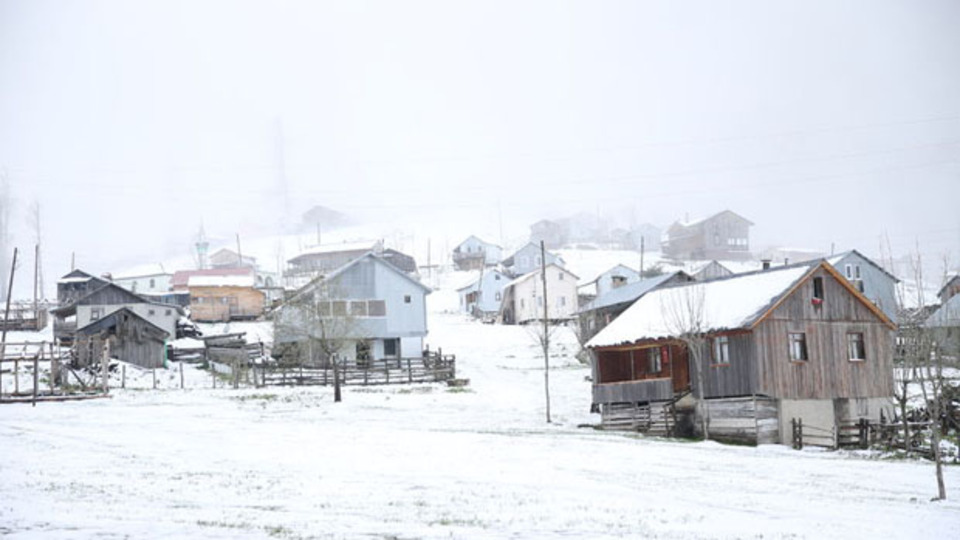 Dikmen Yaylası beyaza büründü! Vatandaşlar şaşkın