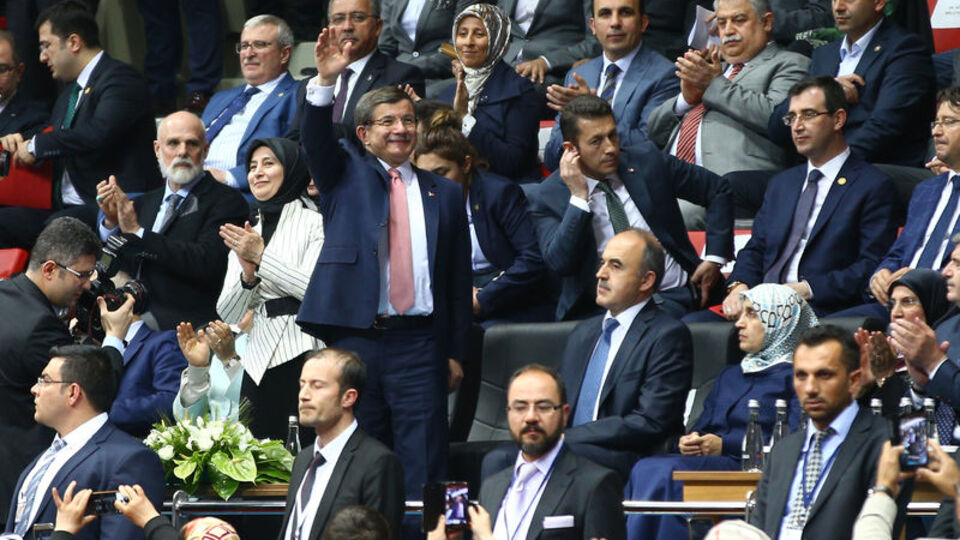 Davutoğlu, Mustafa Ceceli ile birlikte ilahi okudu
