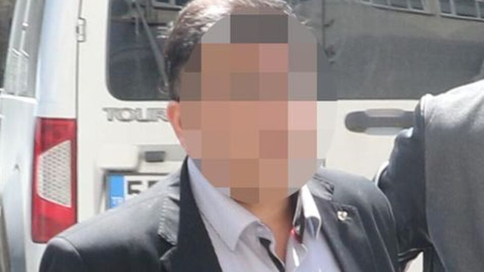 Polis memuru tuvalette silahını unutunca...