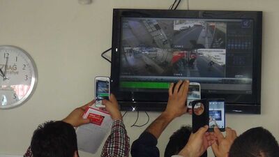 Onu görüntüleyip Whatsapp'tan yollamak için birbirleriyle yarıştılar!