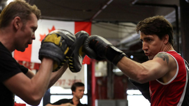 Kanada Başbakanı Trudeau boks ringinde