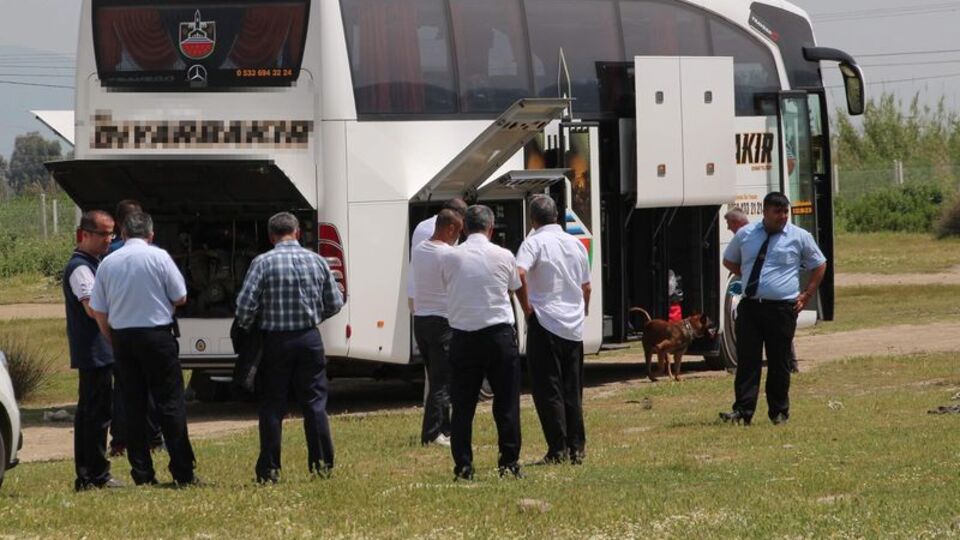 Aranan kadın zanlı yakayı ele verince bakın ne yaptı!