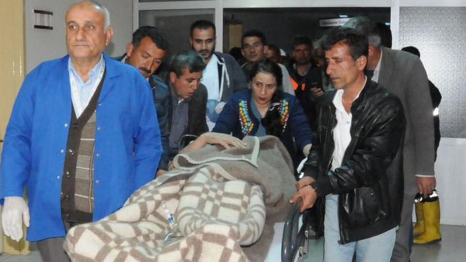 Üzerine rögar kapağı düştü! Arkadaşları 2 kilometre boyunca...