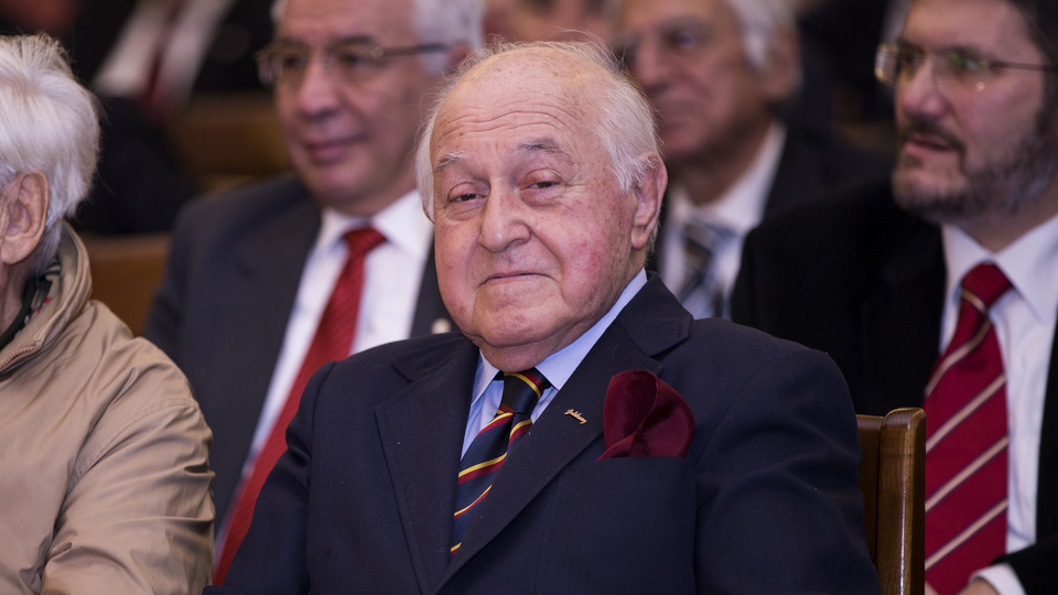 G.Saray'da seçim sinyali! Rest çekti