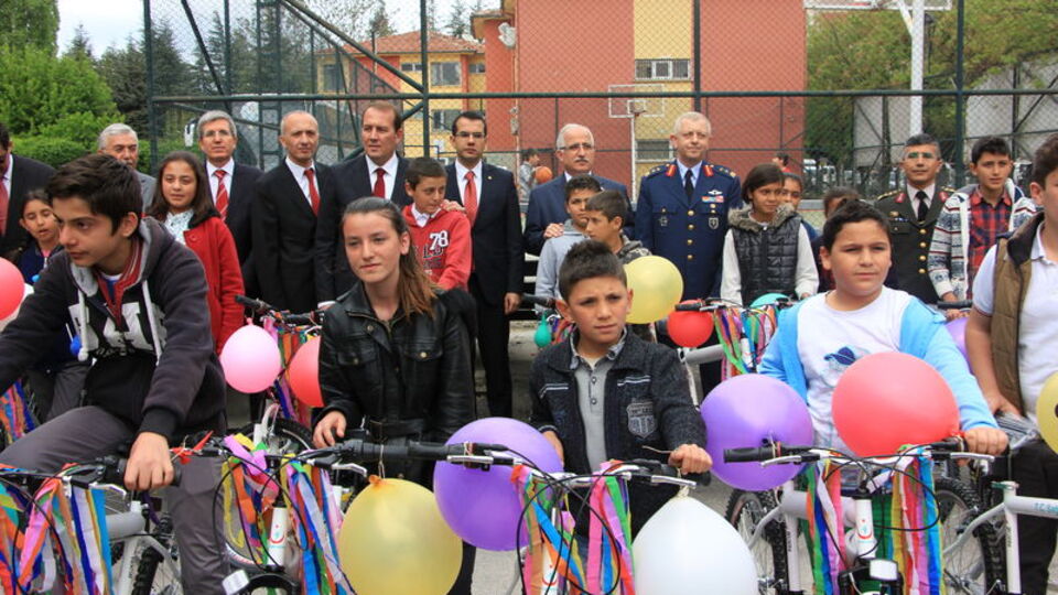 Türkiye Sağlıklı Beslenme ve Hareketli Hayat Programı kapsamında bisiklet dağıtıldı