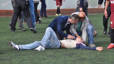 Yok böyle maç! 11 kırmızı kart...