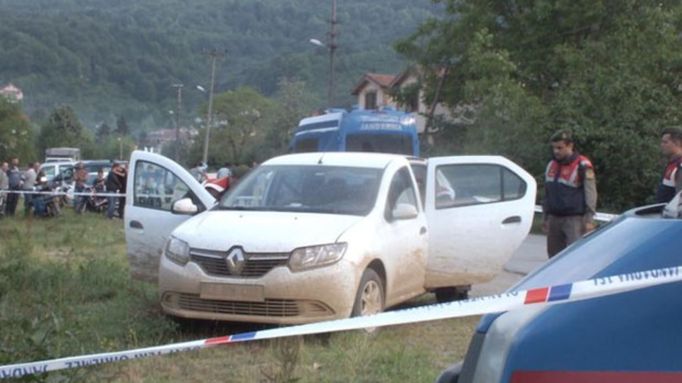 Tabancayla oynarken arkadaşını vurdu!