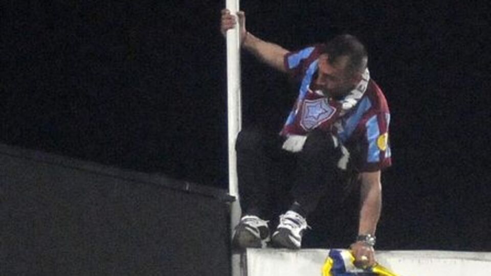 F.Bahçe bayrağını indirdi!