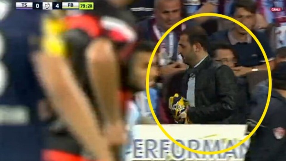 Fenerbahçe forması alan Trabzonsporlu'ya dayak!