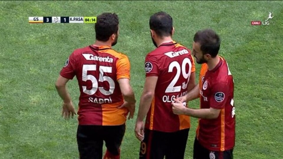 Kaptanlık pazubandını almadı