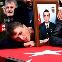 Sadece 3 hafta önceydi! Resmini taşıdı, yakınlarıyla ağladı...