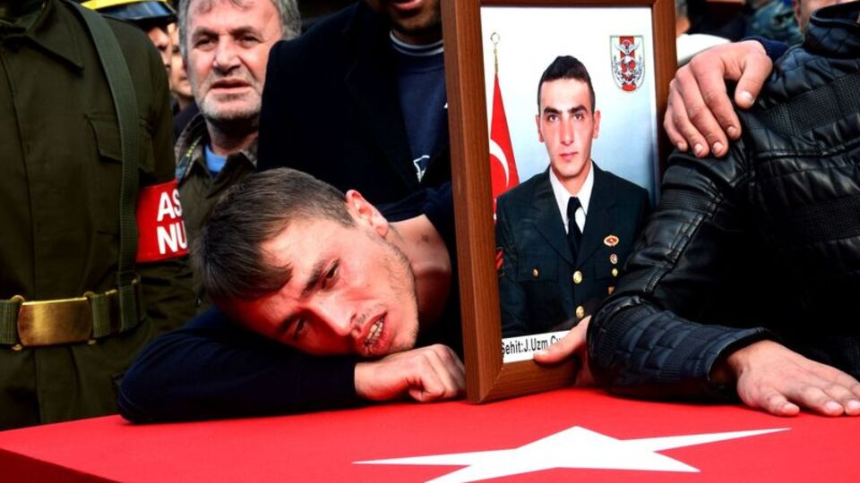 Sadece 3 hafta önceydi! Resmini taşıdı, yakınlarıyla ağladı...