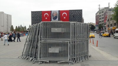 1 Mayıs için 6 kamyon bariyer getirildi