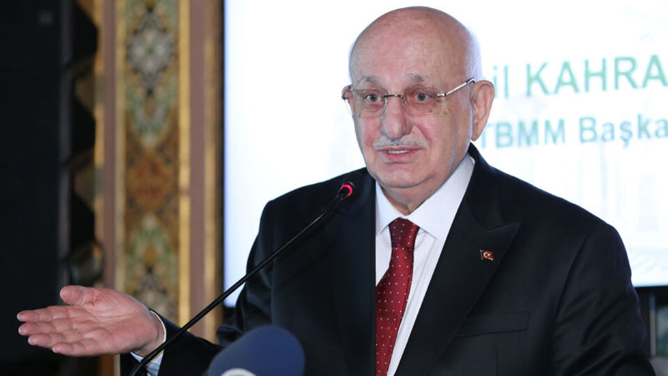 "Laiklik yeni Anayasa'da olmamalı"