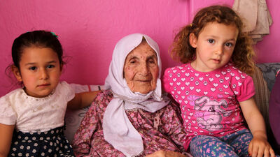 Asırlık ninenin 120 torunu var!