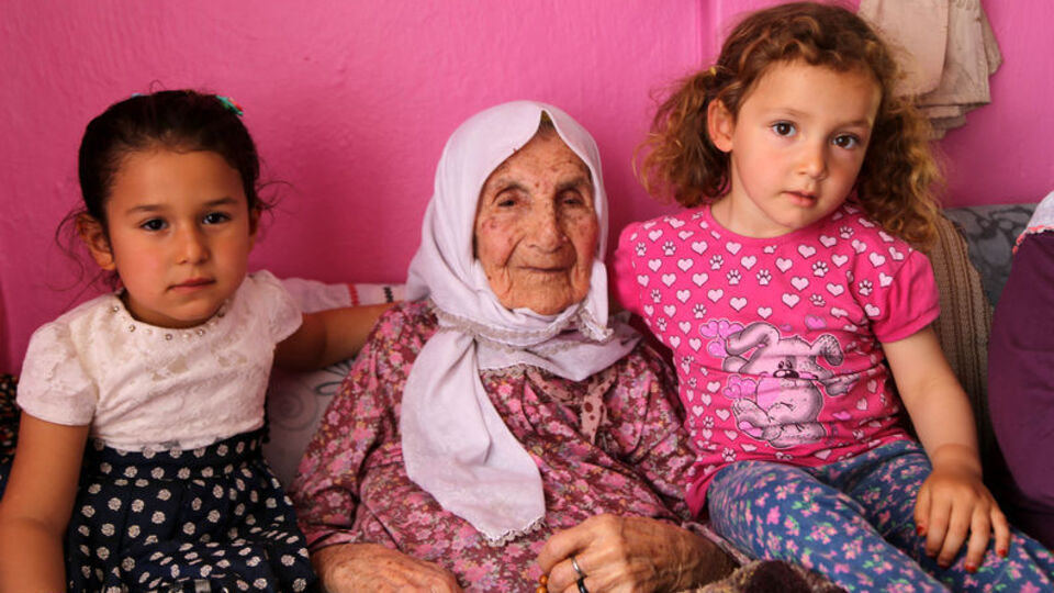 Asırlık ninenin 120 torunu var!