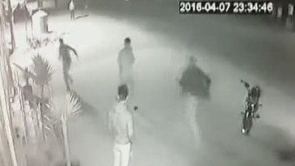 Cinsel istismar mağduru çocuğu öldüresiye dövdüler!