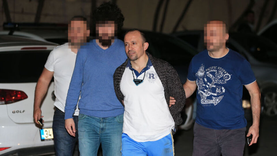 Çatıdan çatıya atlarken yakalanan zanlı "suç makinesi" çıktı...