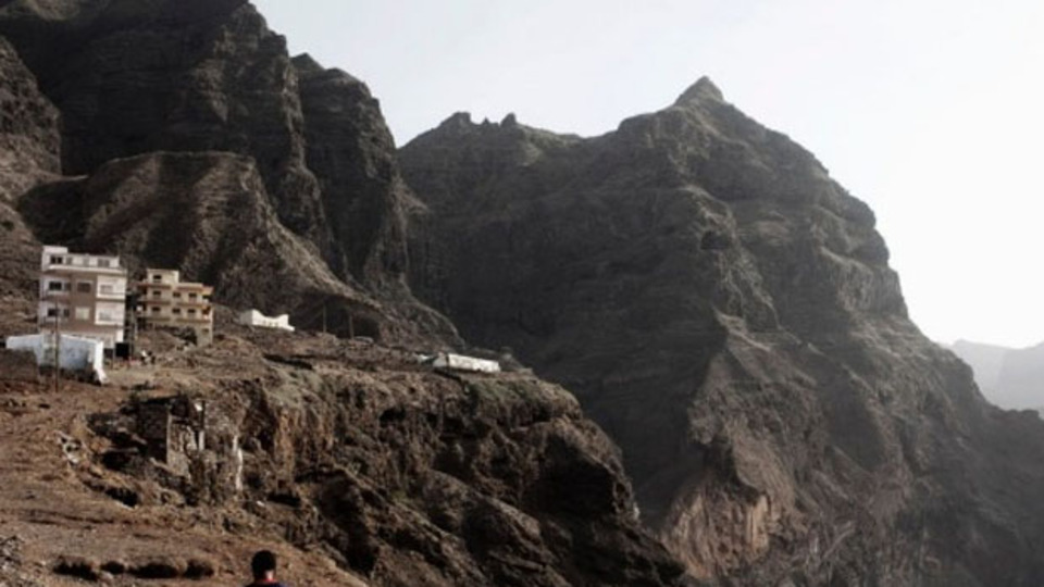 Batı Afrika'da 8 asker, 3 sivil ölü bulundu!