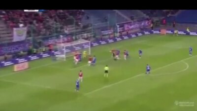 30 metreden röveşatayla gol attı