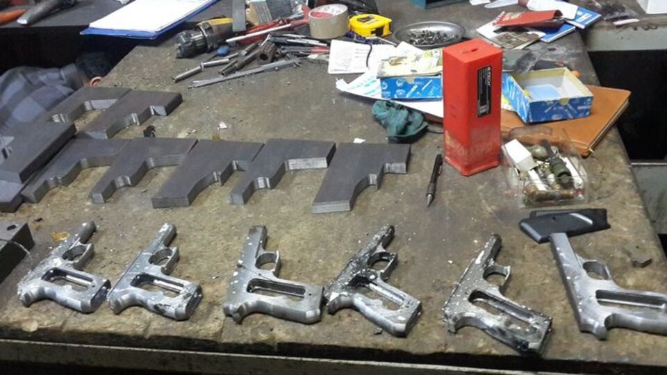 Kaçak silah atölyesine baskın!