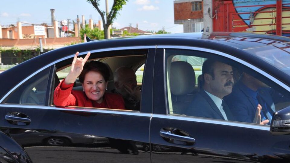 Akşener'e 300 araçlık konvoyla karşılama