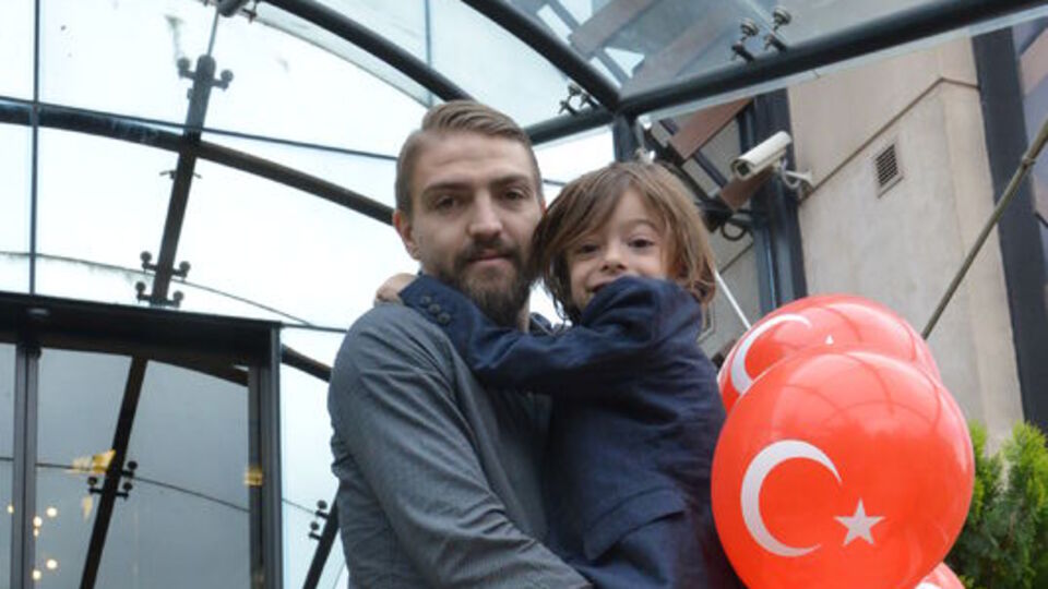 Caner yeni evine taşındı