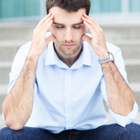 Kadındaki baş ağrısı normal ama...