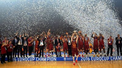 Zafer tişörtleri satışta