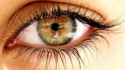 Dikkat göz kanserleri belirti vermeyebiliyor!