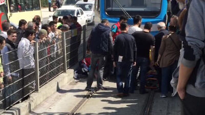 Şok! Tramvayın altında metrelerce sürüklendi!