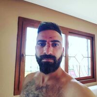 Trafikte 8 kişiyi tek başına dövdü