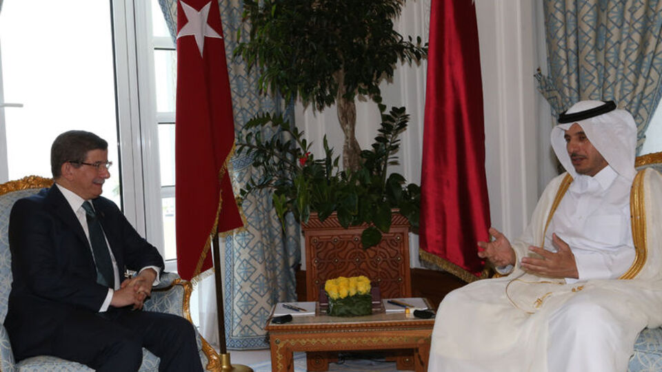 Davutoğlu, Katar Emiri ve Başbakanı ile görüştü
