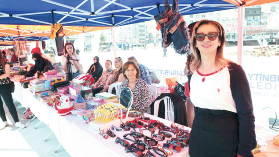 Ev hanımları okul yaptırıyor