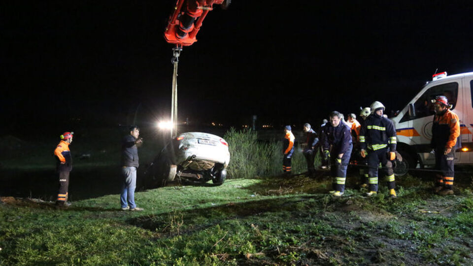 Erzurum'da otomobil dereye uçtu!
