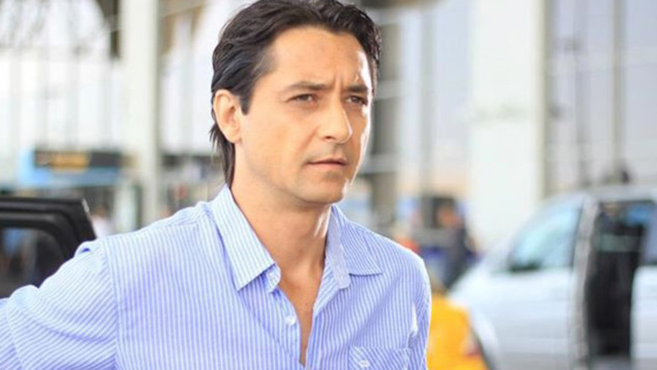 Ünlü oyuncu hakkında yakalama kararı!