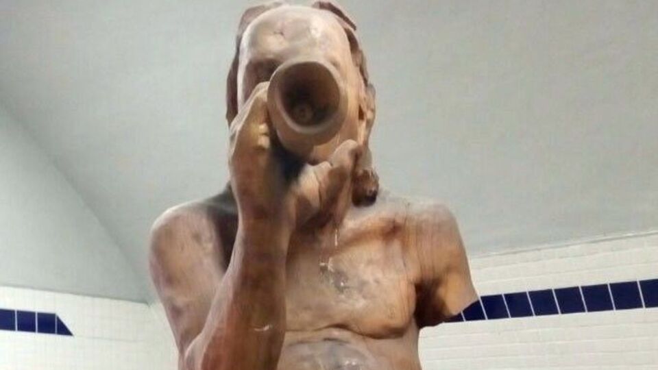 İzmir'de müstehcen heykel tartışması