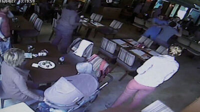 Kafe savaş alanına döndü!