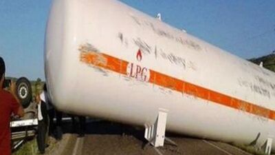 LPG yüklü tanker devrildi!