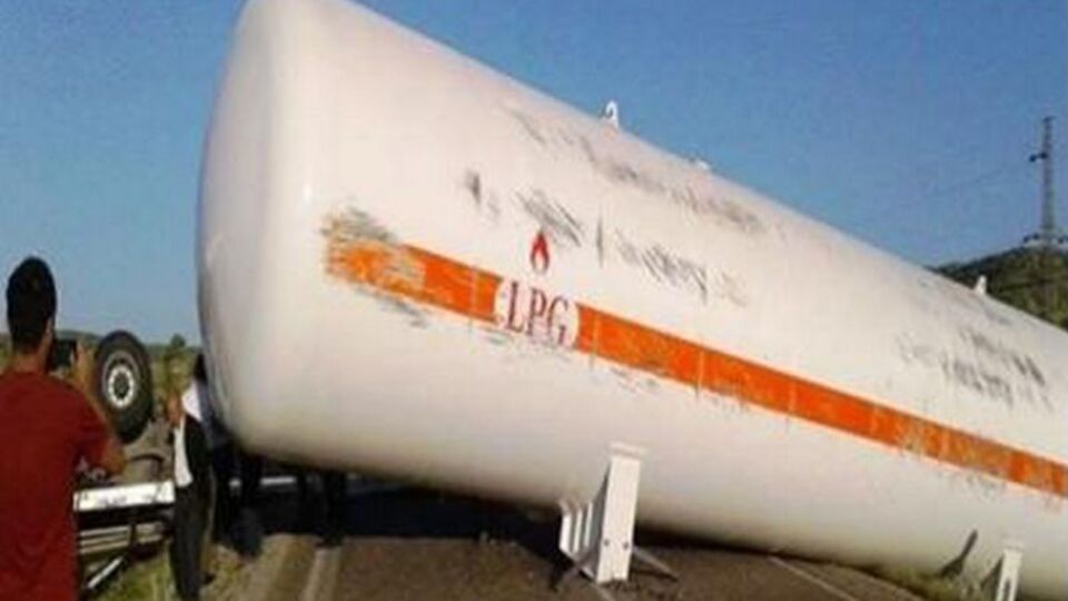 LPG yüklü tanker devrildi!
