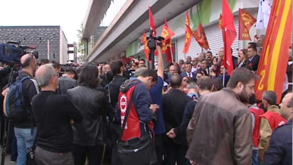 Sendikalar Kazancı Yokuşu'nda! Karanfil bıraktılar