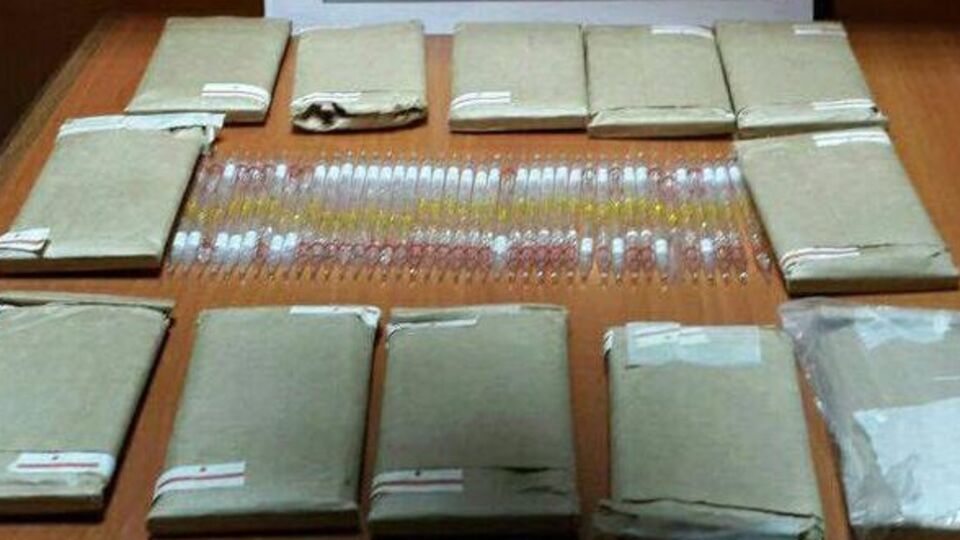 240 tüp kobra zehiri ele geçirildi!