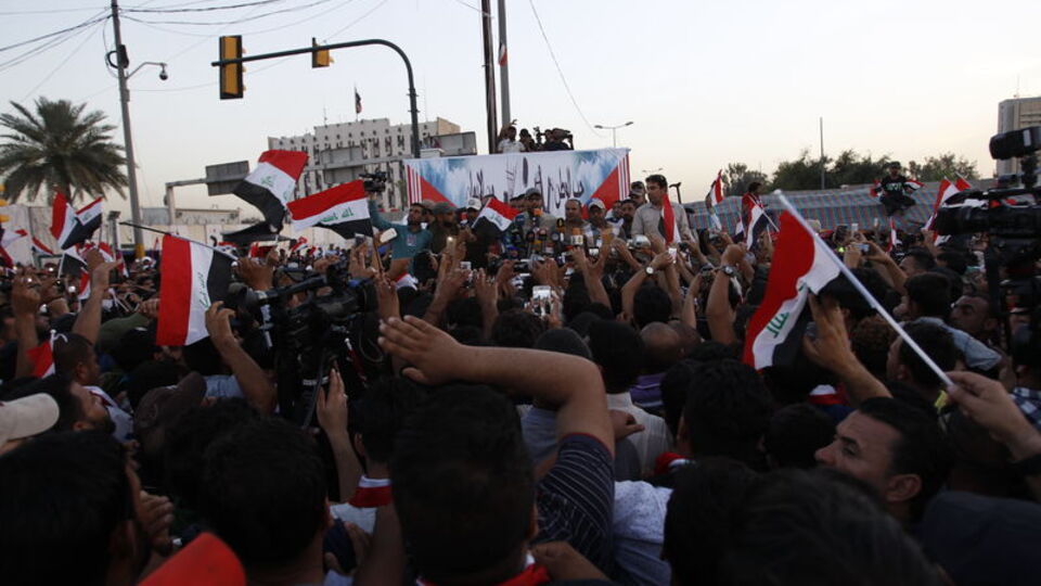 Irak'ta göstericiler parlamento binasına girdi