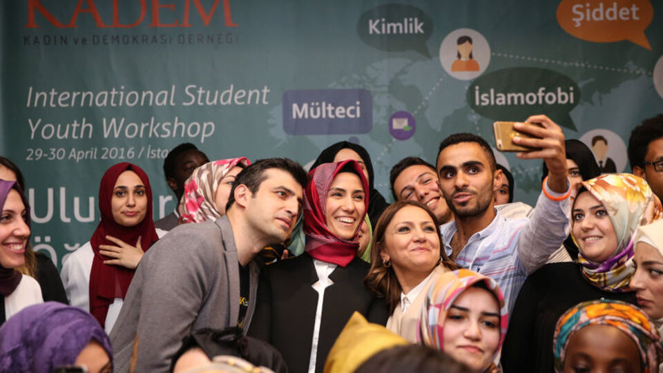 Sümeyye Erdoğan nişanlısıyla ilk defa yanyana görüntülendi