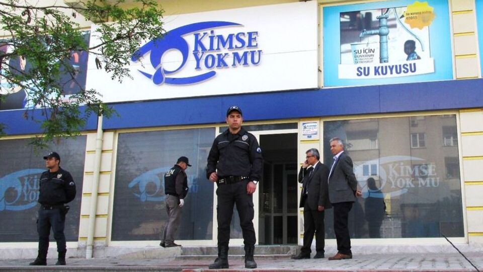 Kimse Yok mu Derneği ve bir yurda paralel baskını